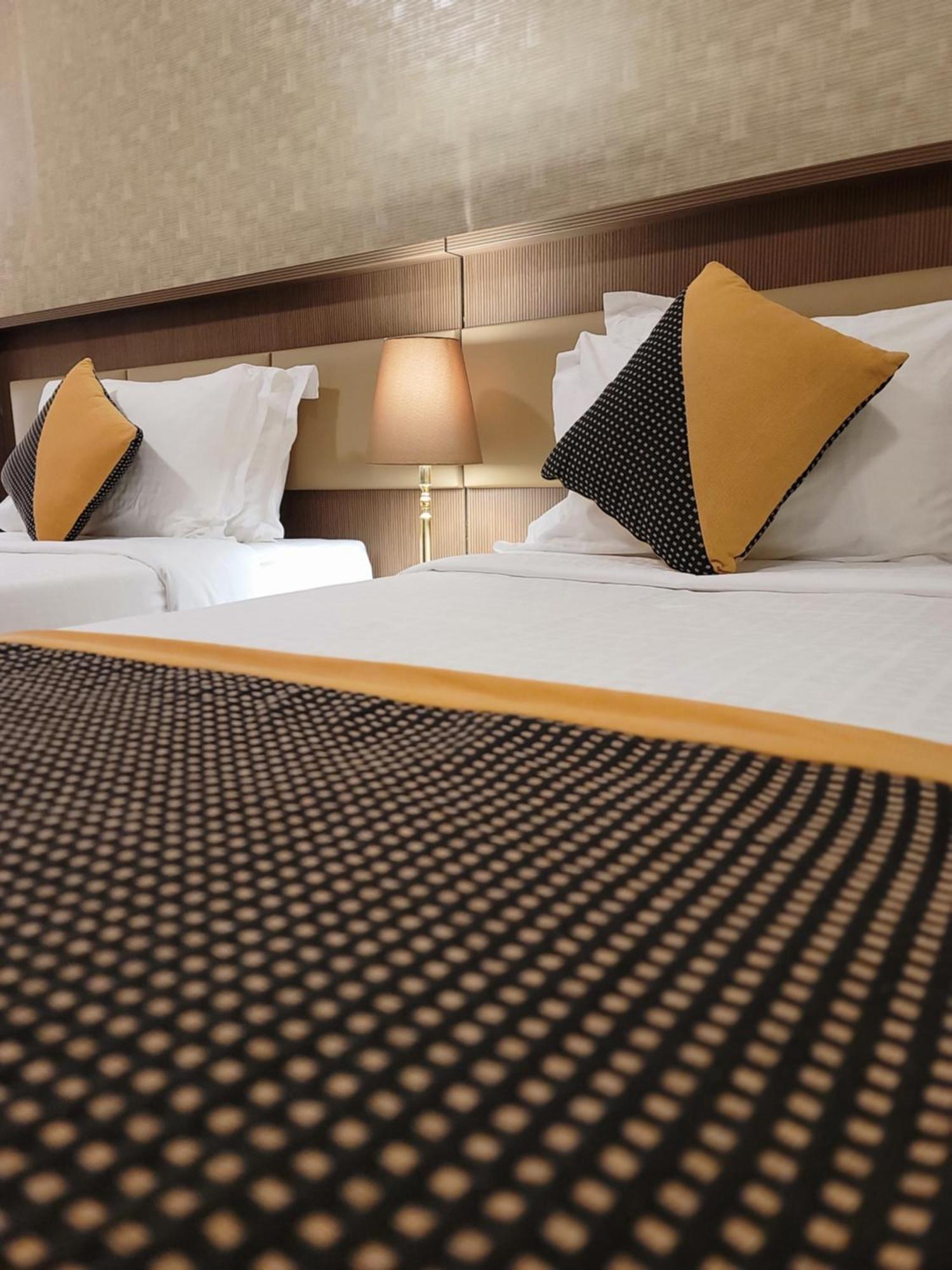Qasr Al Ansar Golden Tulip Hotel Medina Bagian luar foto