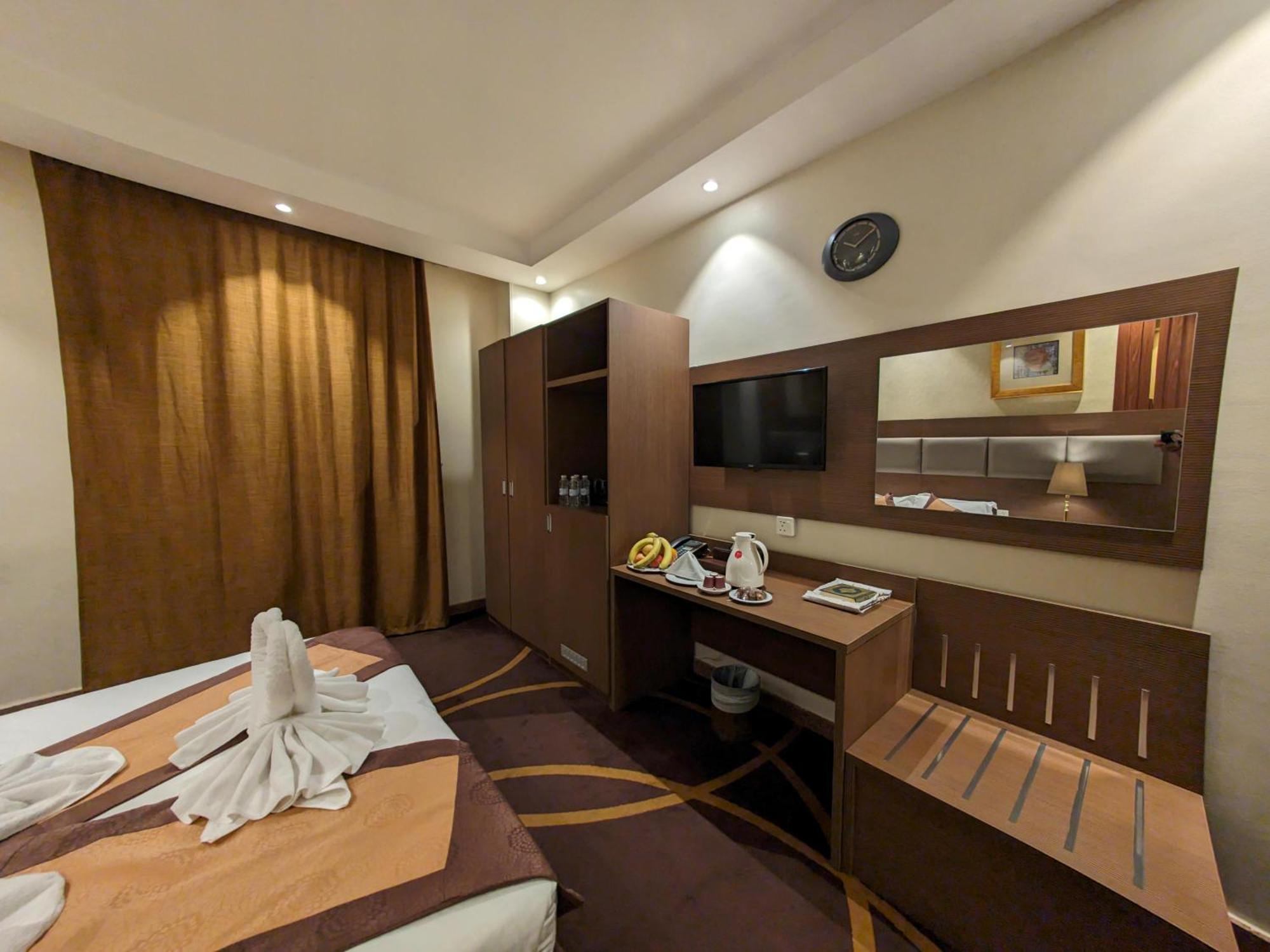 Qasr Al Ansar Golden Tulip Hotel Medina Bagian luar foto