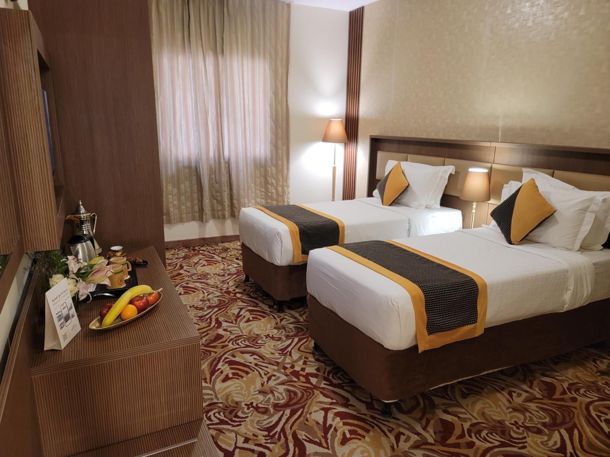 Qasr Al Ansar Golden Tulip Hotel Medina Bagian luar foto
